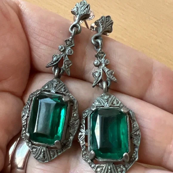 VINTAGE ART DECO STYLE EMERALD GREEN COLOR PASTE DANGLE DROP LONG EARRINGS
